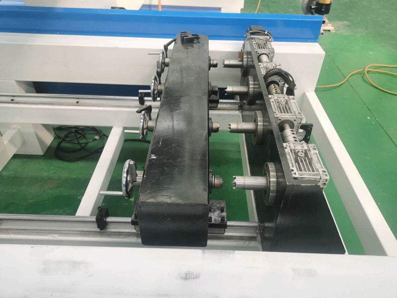 多頭四軸旋轉3D數控木雕機