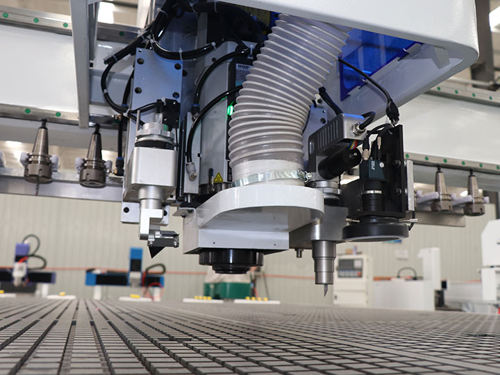 數(shù)控雕刻機(jī)和振動刀切割系統(tǒng)組合 數(shù)控雕刻機(jī)和振動刀切割系統(tǒng)組合