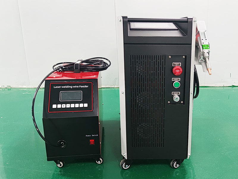 帶手持焊槍的風(fēng)冷便攜式激光焊機(jī) 帶手持焊槍的風(fēng)冷便攜式激光焊機(jī)