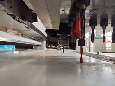 板式家具簡(jiǎn)易自動(dòng)換刀數(shù)控銑床(帶排鉆) 板式家具簡(jiǎn)易自動(dòng)換刀數(shù)控銑床(帶排鉆)