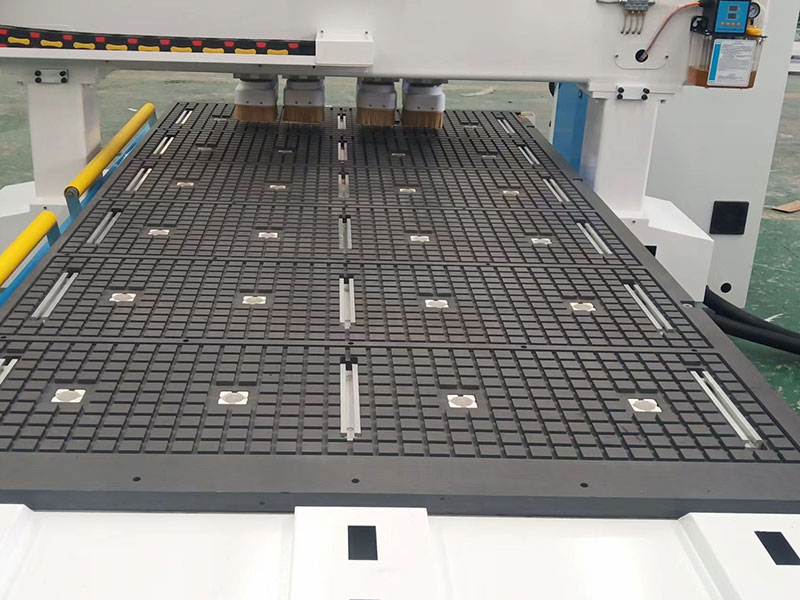 4x8 具有多主軸功能的數(shù)控雕刻機(jī) 4x8 具有多主軸功能的數(shù)控雕刻機(jī)