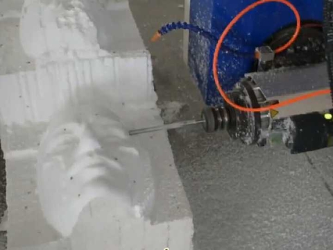 用于泡沫銑削的大型五軸數控雕刻機 用于泡沫銑削的大型五軸數控雕刻機