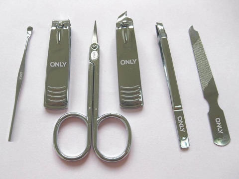 適用于金屬標牌、工藝品、藝術品、工具的光纖激光雕刻機