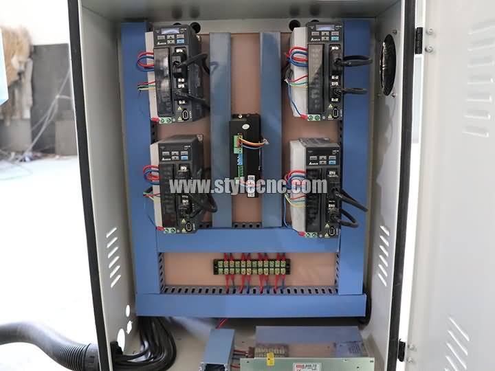 臺達(dá)四軸數(shù)控銑床伺服電機