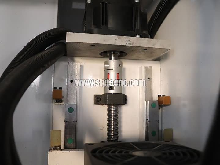 Carousel自動(dòng)換刀數(shù)控加工中心滾珠絲杠