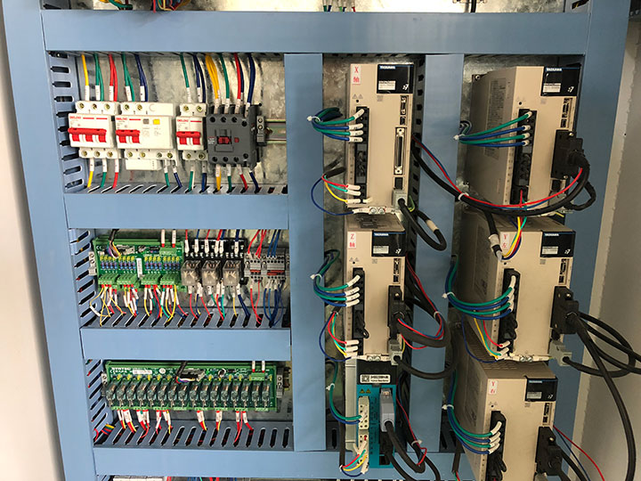 日本YASKAWA伺服電機數(shù)控木工加工中心 日本YASKAWA伺服電機數(shù)控木工加工中心