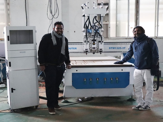 英國三主軸多任務數控雕刻機