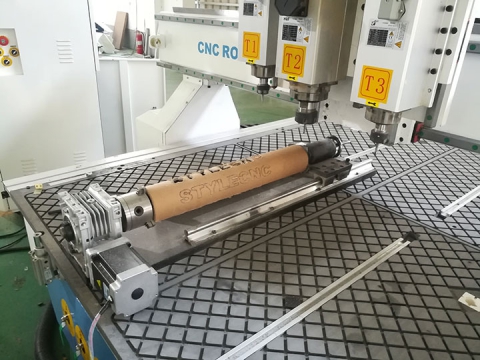 帶車床附件的氣動(dòng)自動(dòng)換刀數(shù)控雕刻機(jī)