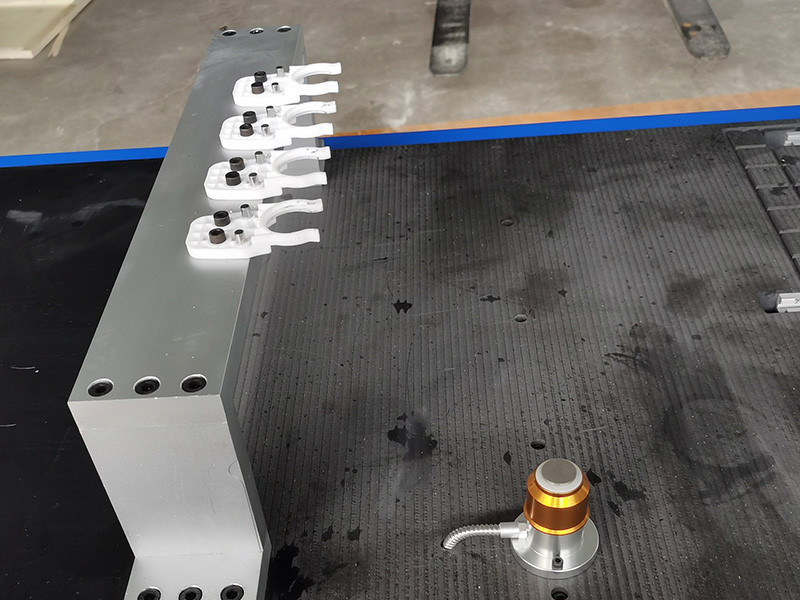 STG6090 帶第四旋轉軸的鋁合金臺式數控雕刻機 STG6090 帶第四旋轉軸的鋁合金臺式數控雕刻機