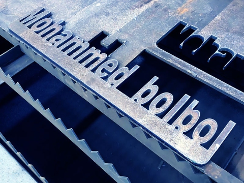 工業數控等離子切割工作臺,配備 Hypertherm 等離子切割機 工業數控等離子切割工作臺,配備 Hypertherm 等離子切割機