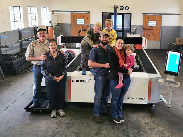 ST-FC3015LR 南非的金屬激光切割機評論 ST-FC3015LR 南非的金屬激光切割機評論