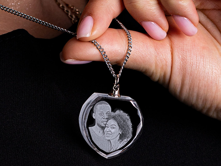 激光雕刻個(gè)性化項(xiàng)鏈心形禮物 激光雕刻個(gè)性化項(xiàng)鏈心形禮物