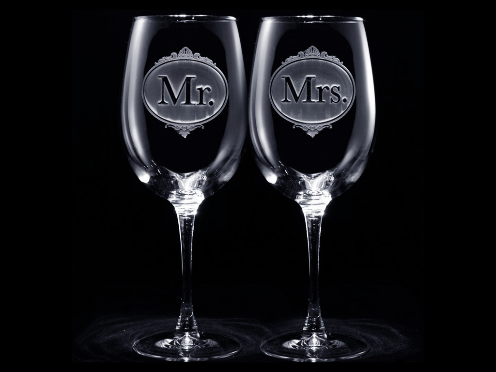 超精細(xì) UV 激光雕刻定制酒杯項(xiàng)目