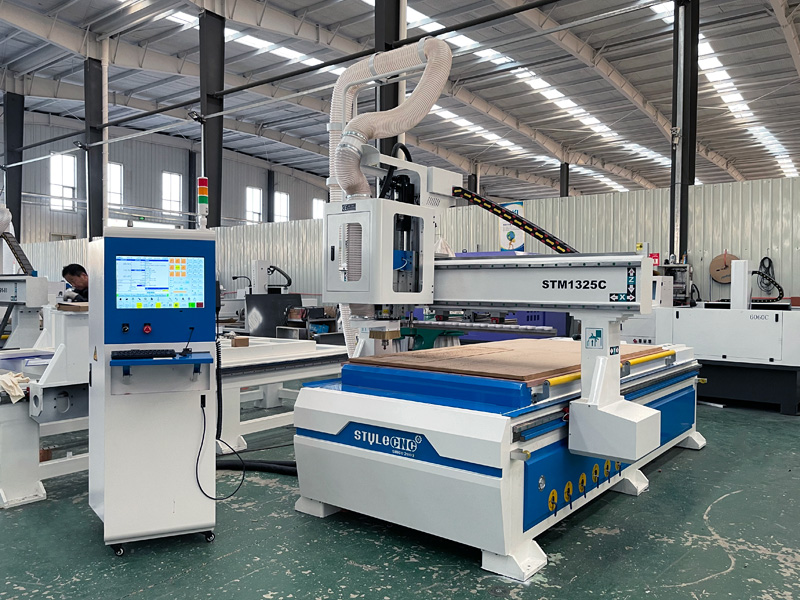 工業(yè) 4x8自動換刀數(shù)控木工雕刻機(jī)