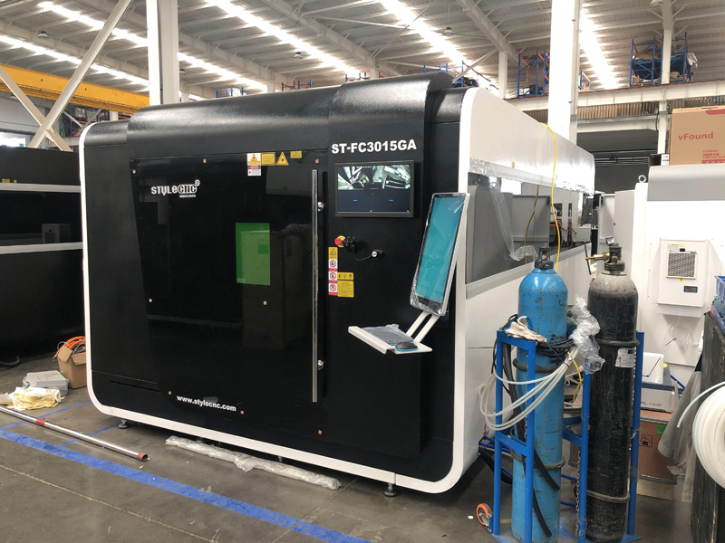 美國自動精密數(shù)控光纖激光金屬切割機(jī)