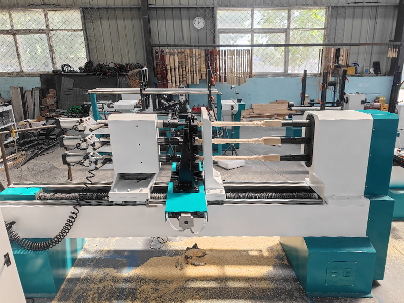 用于木材車削的自動數(shù)控仿形車床 用于木材車削的自動數(shù)控仿形車床