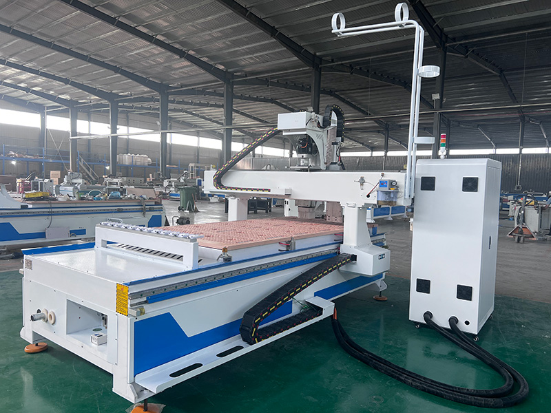 帶線性自動(dòng)換刀裝置的數(shù)控雕刻機(jī)工作臺(tái) 1325 帶線性自動(dòng)換刀裝置的數(shù)控雕刻機(jī)工作臺(tái) 1325