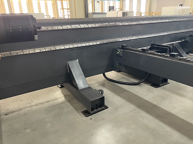 側(cè)裝式激光坡口切割機(jī) 側(cè)裝式激光坡口切割機(jī)