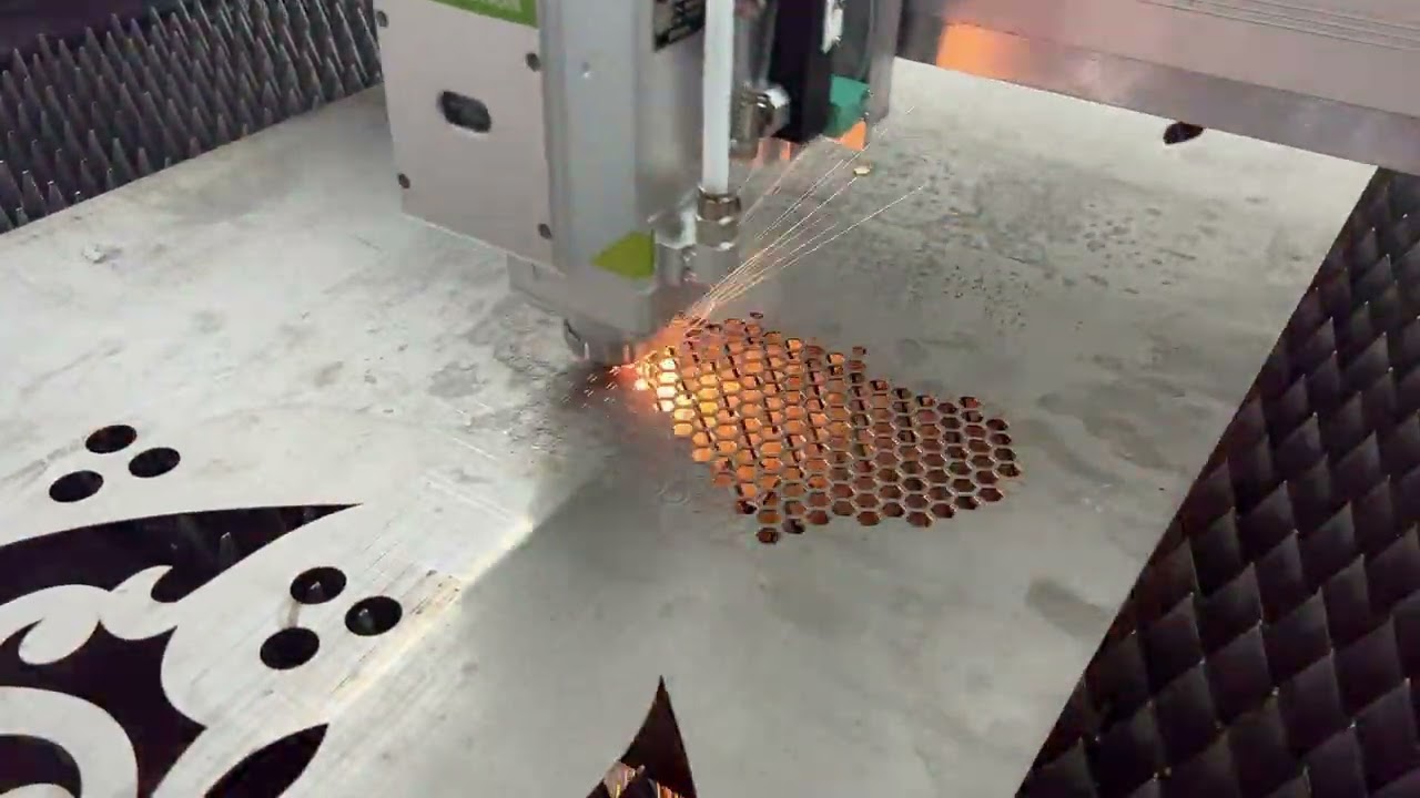 1500W 用于定制金屬標牌的光纖激光切割機 1500W 用于定制金屬標牌的光纖激光切割機