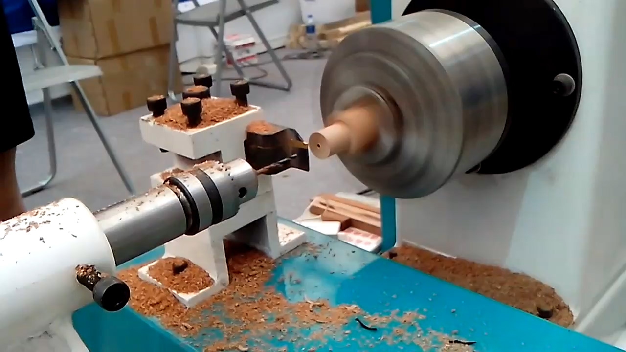 迷你臺式木工車床,適用于小型木制工藝品和藝術品 迷你臺式木工車床,適用于小型木制工藝品和藝術品