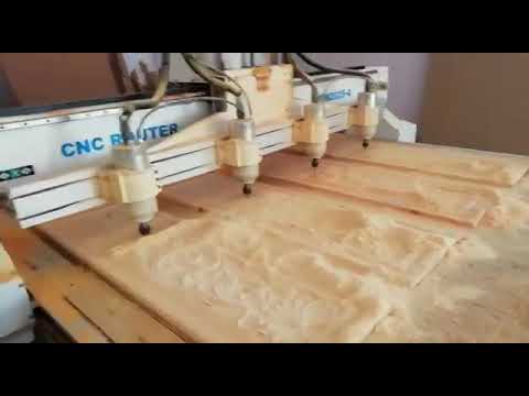 帶 4 個頭的多軸數控木工機 帶 4 個頭的多軸數控木工機