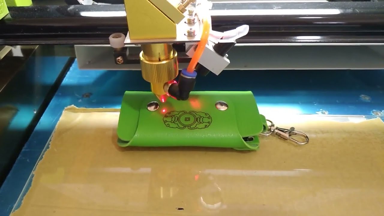 價格實惠的激光雕刻機，適用于皮革、織物、紙張、牛仔褲