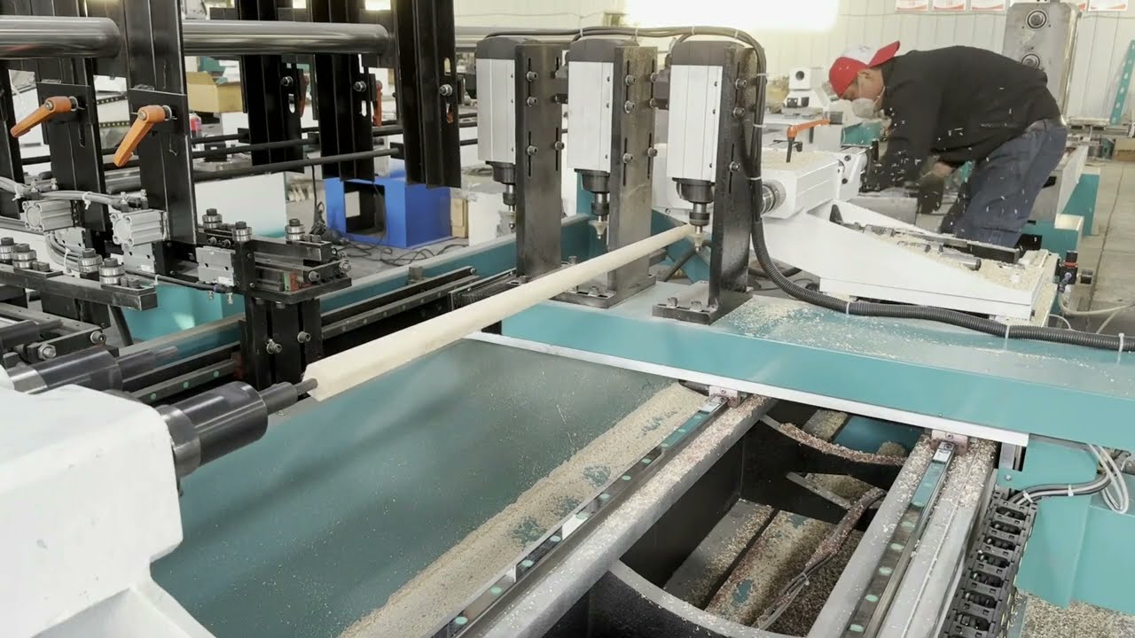 用于木工車削的多軸數(shù)控仿形車床 用于木工車削的多軸數(shù)控仿形車床