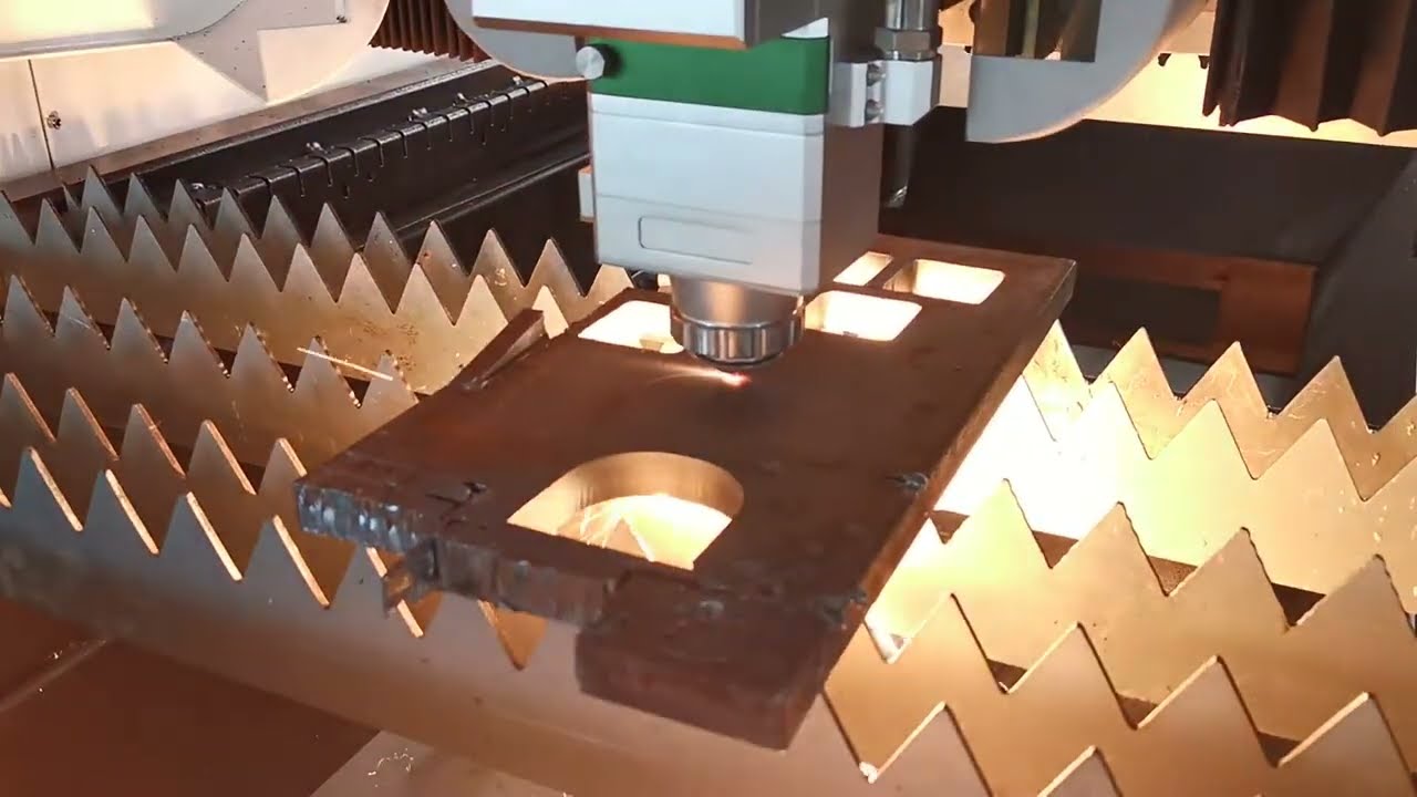 3000W 光纖激光切割機切割 16mm 碳素鋼 3000W 光纖激光切割機切割 16mm 碳素鋼